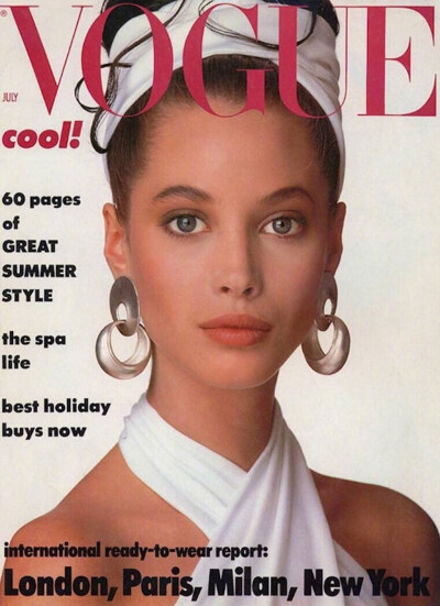 被老佛爷称赞拥有“最完美的五官”长什么样？看看Christy Turlington 就知道。之前我写过她的T台大片，看到她的杂志大片也一样优雅迷人！90年代的五大超模里，顿爷是最有复古气质的，她有一双绝美的绿色眼睛，总带有…