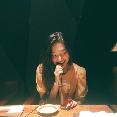 朴秀荣 Joy 朴秀英
Red velvet成员