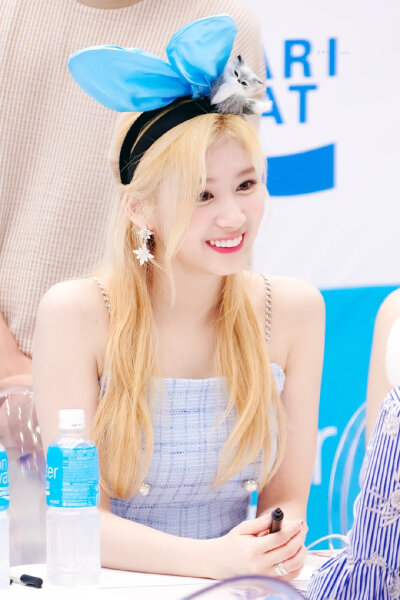 凑崎纱夏 Sana
Twice成员