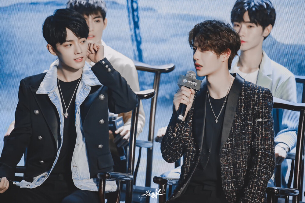 190712陈情令天津见面会
我与你驾驭梦中河山 日夜奔走
在风雨兼程的漫漫旅途 瞩目前行 ​
cr.一戰到達·0805x1005 微博