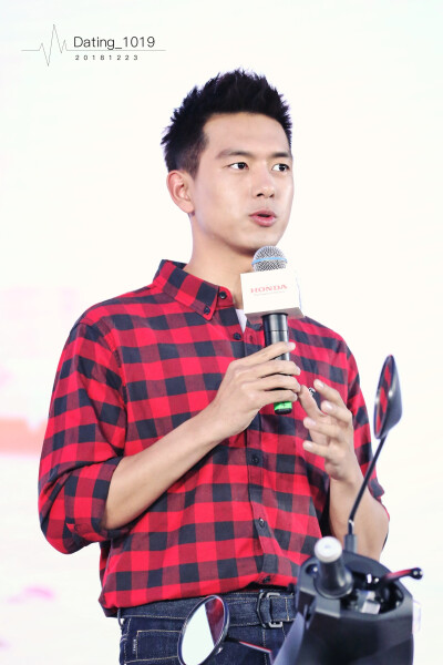 李现 深圳 HONDA V-GO发布会
cr.Dating_1019 | 李现