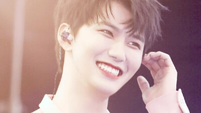 陆思恒▽二传标明江书沂-抱图点赞