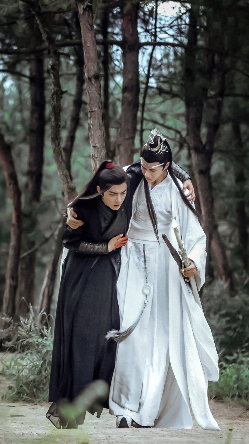 #陈情令[超话]##肖战陈情令##王一博陈情令#
＞修图 / 调色 无水印 转载须注明出处！（戳原图保存）
陈情令×忘羡
“这个人，我带回蓝家了”
图源@WZ小晴天