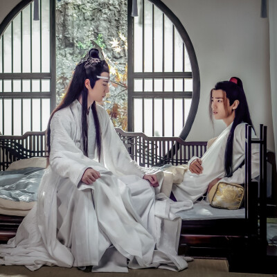 #陈情令[超话]##肖战陈情令##王一博陈情令#
＞修图 / 调色 无水印 转载须注明出处！（戳原图保存）
陈情令×忘羡
“这个人，我带回蓝家了”
图源@WZ小晴天