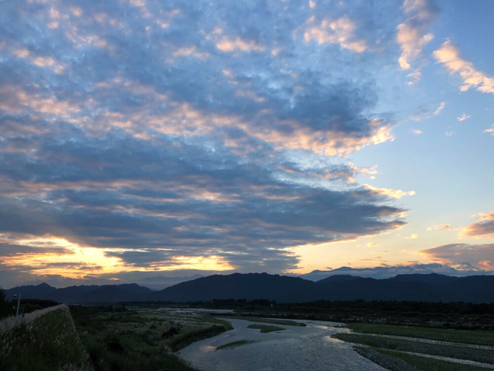 有人喜欢看风景，有人只顾赶路。