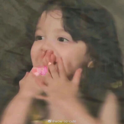 麻雀妈妈问小麻雀，“今天要扎什么样的头发呢？”
小麻雀说，“啾啾～”