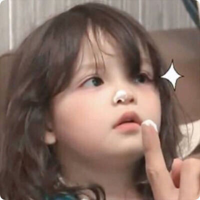 麻雀妈妈问小麻雀，“今天要扎什么样的头发呢？”
小麻雀说，“啾啾～”