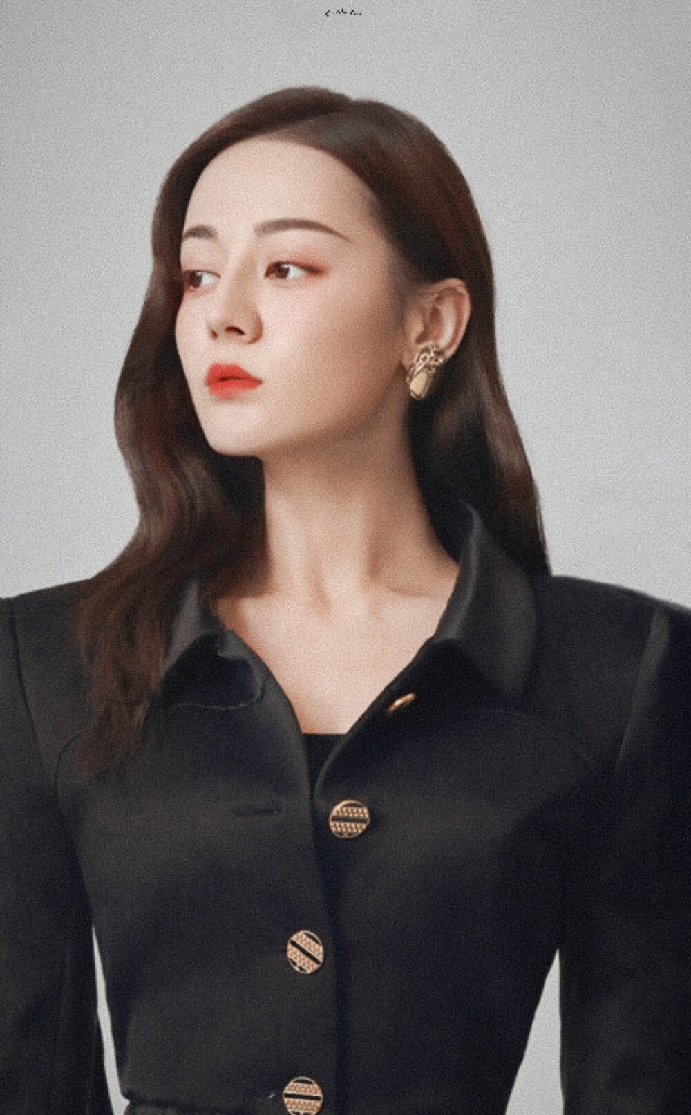 cr：DwB-豆
饭修/迪丽热巴九号摩登杂志