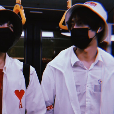 林陌×胡文煊
图源各处 侵权致歉 池桉桉。
素质拿图 扣赞