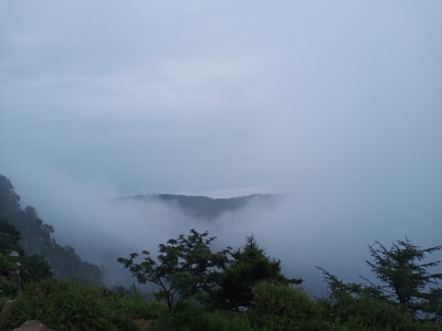 泰山，我来了。
期待已久的泰山之旅，早上下雨，没看到日出有点可惜，徒步爬上爬下，很累，好几天才歇过来（可能是我体力差^_^），但自己觉得很值得。找时间再来一次。