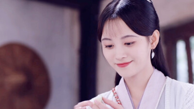 鞠婧祎.韩芸汐。