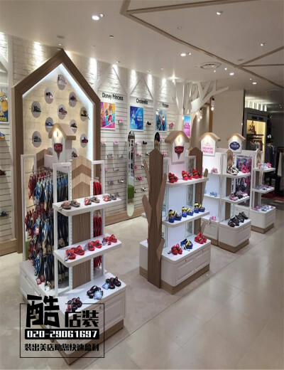 复古鞋店装修效果图 鞋店装修效果图 货架 女鞋店装修图片 精品鞋店装修效果图 怎样装修鞋店 如何装修鞋店 女鞋柜台装修效果图 小型鞋店装修图 20平方鞋店装修效果图 女鞋陈列技巧摆放图片 女鞋店装修风格 鞋店装修效…