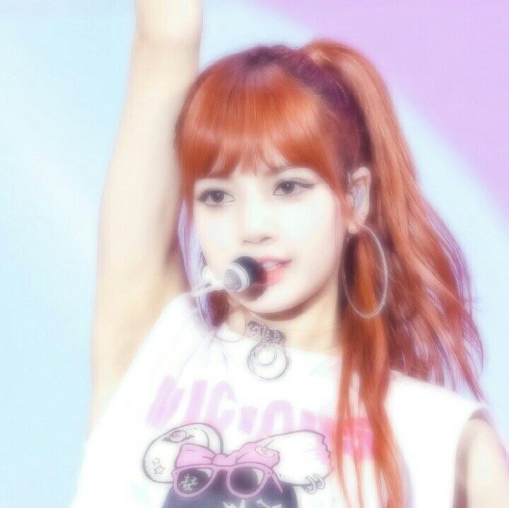 BLACKPINK(๑>؂<๑）像芭比一样精致的Lisa小姐姐呀