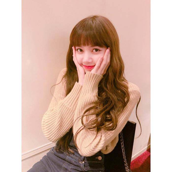 BLACKPINK(๑>؂<๑）像芭比一样精致的Lisa小姐姐呀