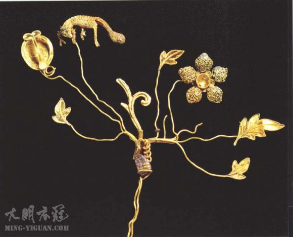 明 狐狸花果金饰件