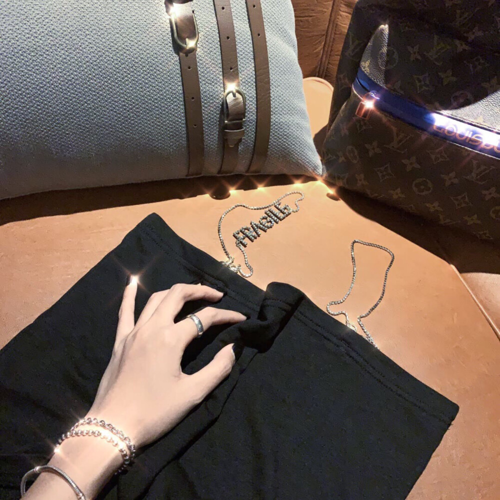 朋友圈/秋秋/ins
空间背景素材潮图