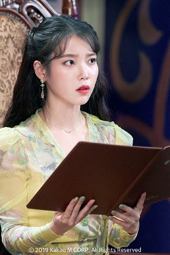 IU《德鲁纳酒店》