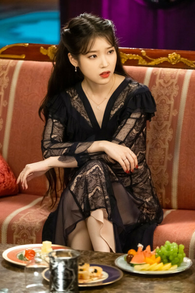 IU《德鲁纳酒店》