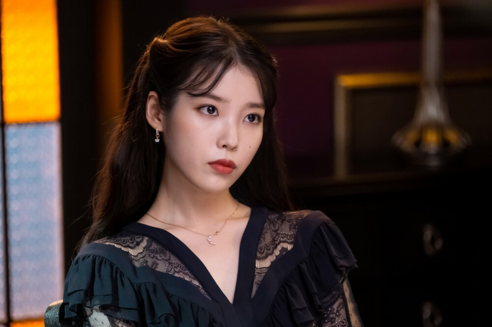 IU《德鲁纳酒店》