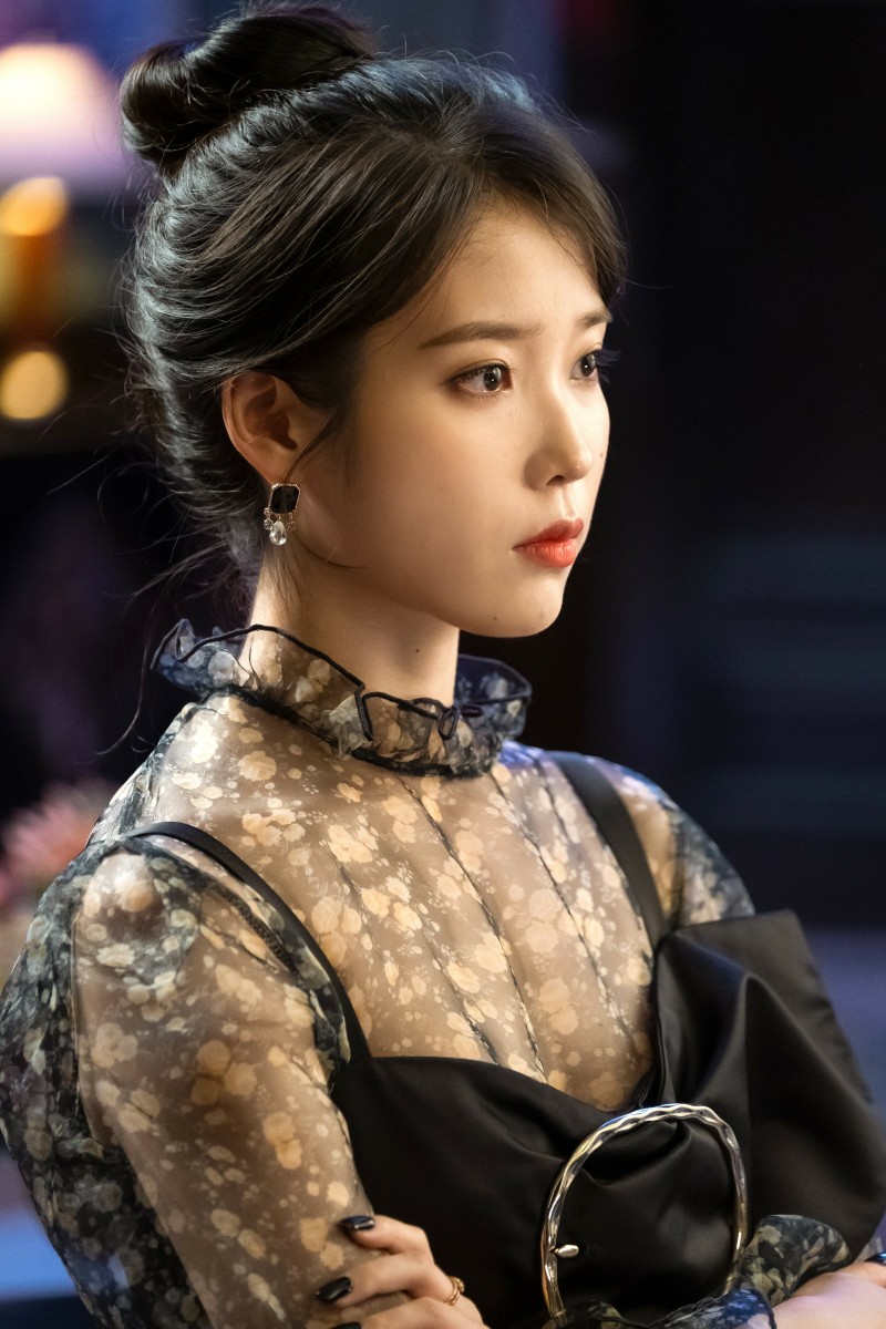 IU《德鲁纳酒店》