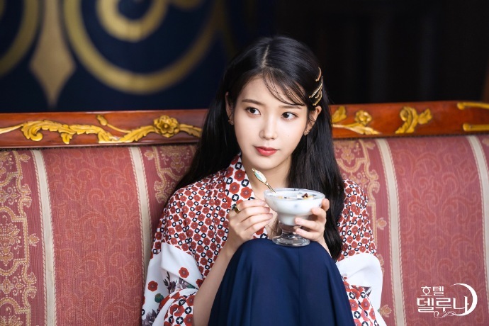 IU《德鲁纳酒店》