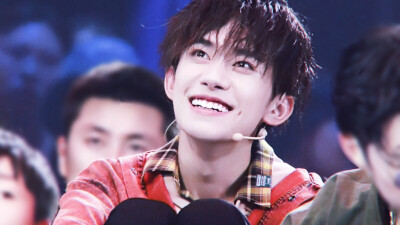 橙光素材易烊千玺
®dt程点星