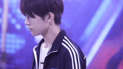 橙光素材易烊千玺
®dt程点星