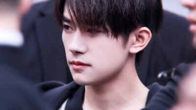 橙光素材易烊千玺
®dt程点星