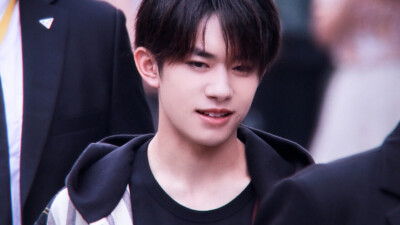 橙光素材易烊千玺
®dt程点星