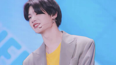 橙光素材黄明昊
®dt程点星