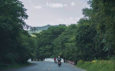 山间 车窗外