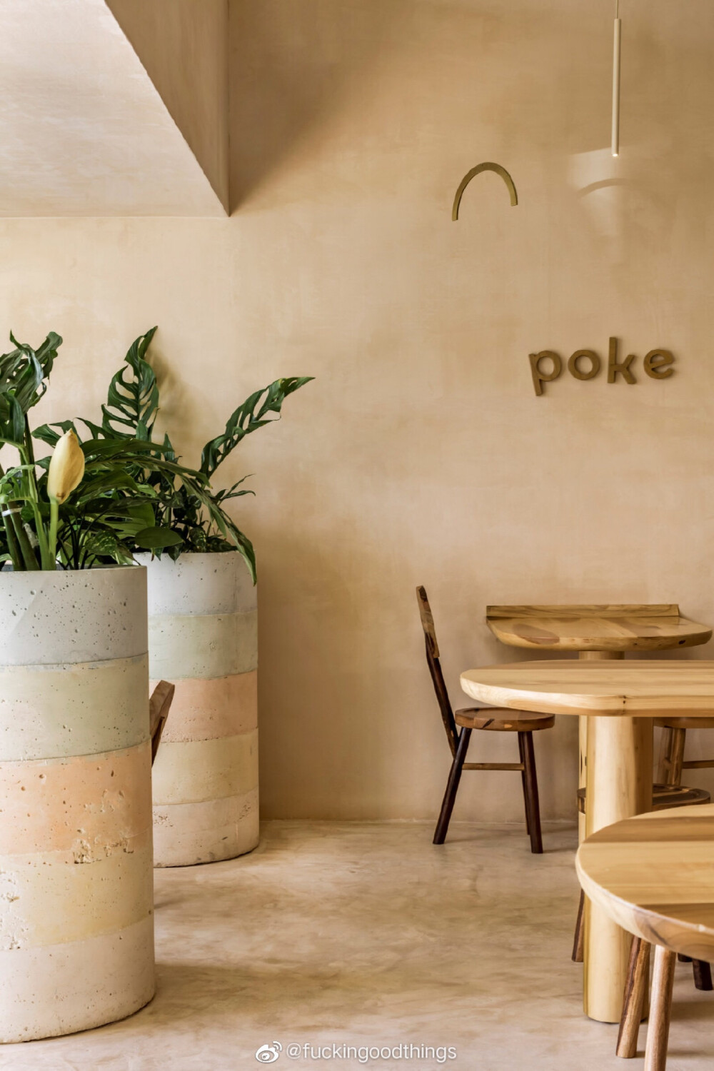 餐厅 / Stripy concrete planters punctuate Maku poke bowl restaurant in Cancun ​​​