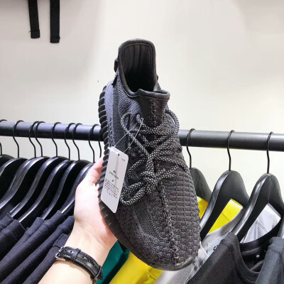 实拍
Yeezy黑天使
全套包装 情侣必选款