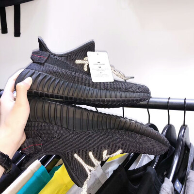 实拍
Yeezy黑天使
全套包装 情侣必选款