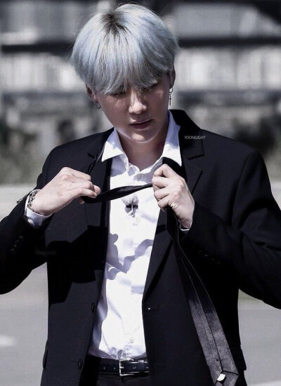 －
grey yoongi 1
©yoongight ​