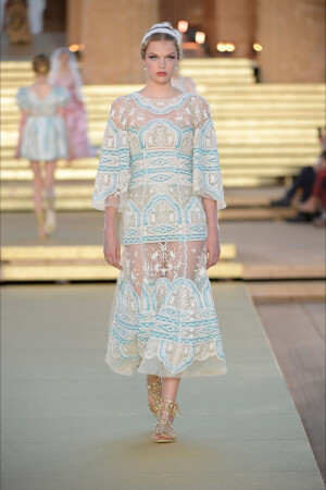 Dolce & Gabbana 2019秋冬高级定制系列.（无关品牌，只看衣服）
