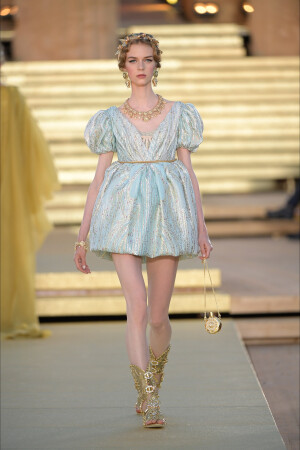 Dolce & Gabbana 2019秋冬高级定制系列.（无关品牌，只看衣服）