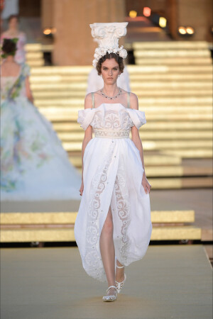 Dolce & Gabbana 2019秋冬高级定制系列.（无关品牌，只看衣服）