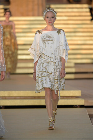Dolce & Gabbana 2019秋冬高级定制系列.（无关品牌，只看衣服）
