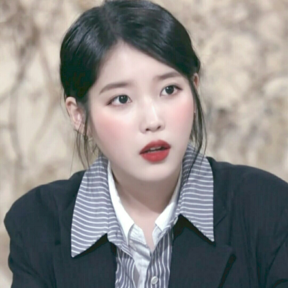 IU 二传标注dt许鹿
cr.权烈