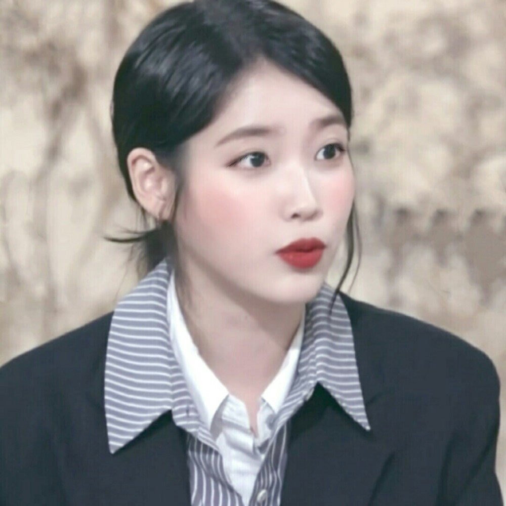 IU 二传标注dt许鹿
cr.权烈