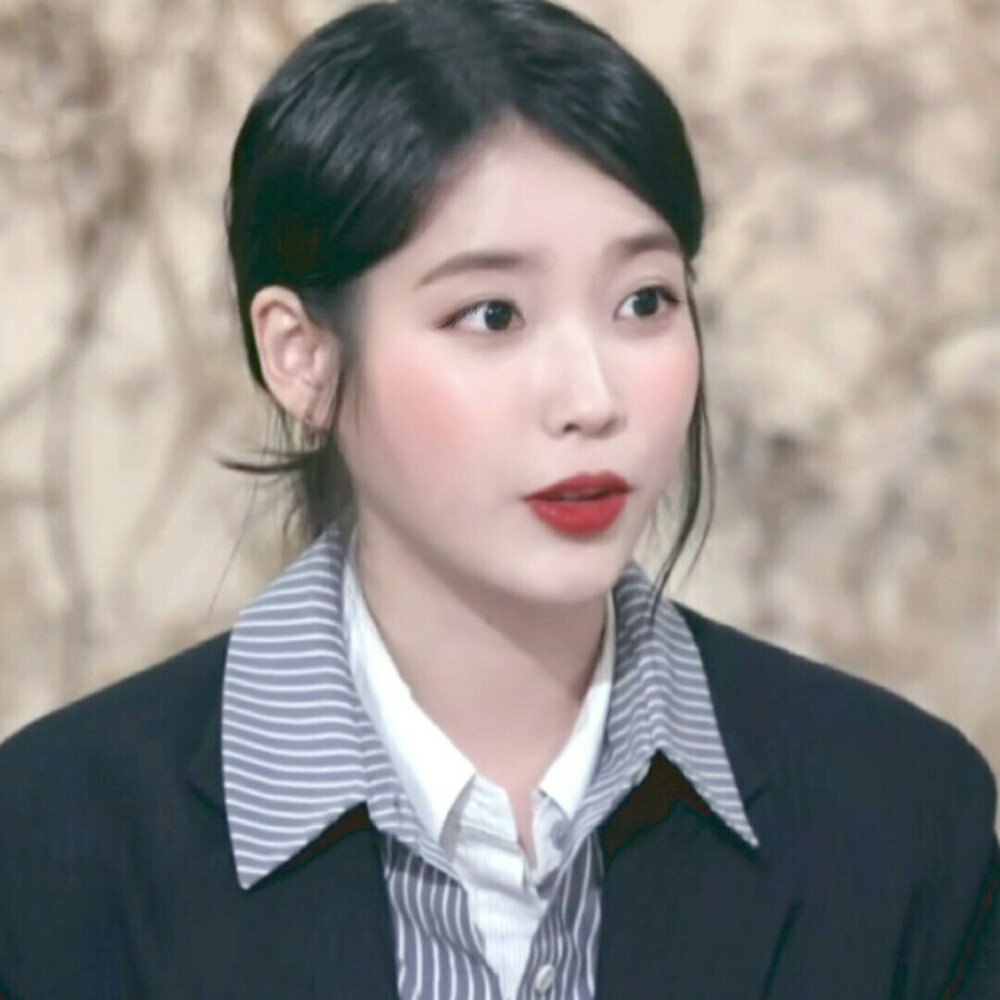 IU 二传标注dt许鹿
cr.权烈