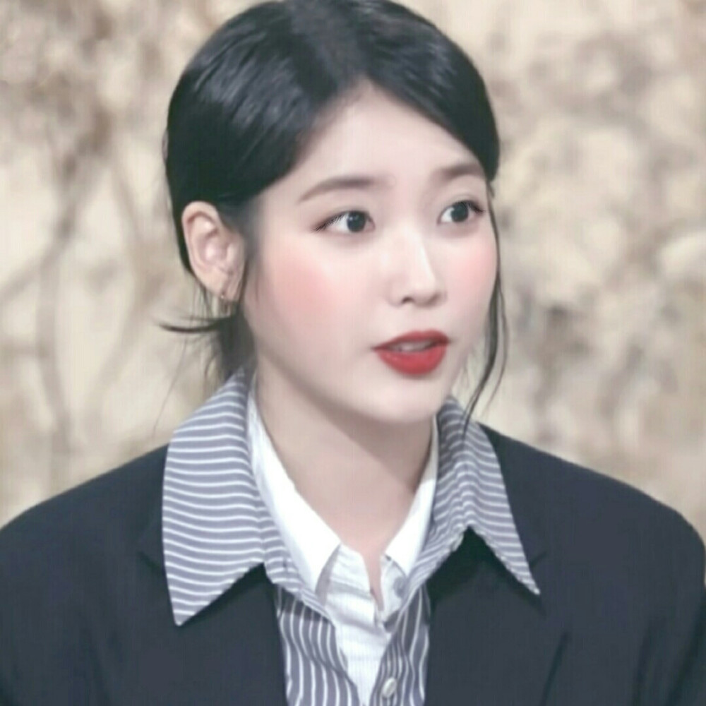 IU 二传标注dt许鹿
cr.权烈