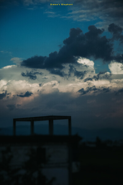 大理的云，为什么总是那么美～
#大理##大理旅拍##大理洱海##西蒙有象旅拍工作室##大理的云#
