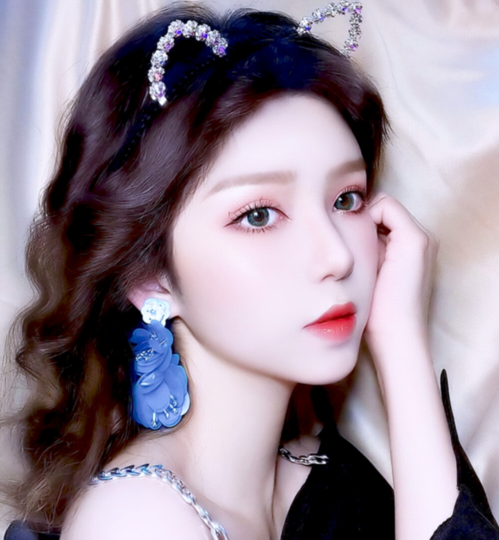 女头，拿图留个赞，谢谢、