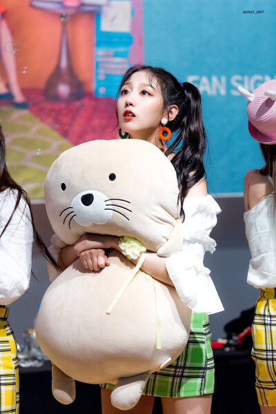 Lovelyz 郑艺仁