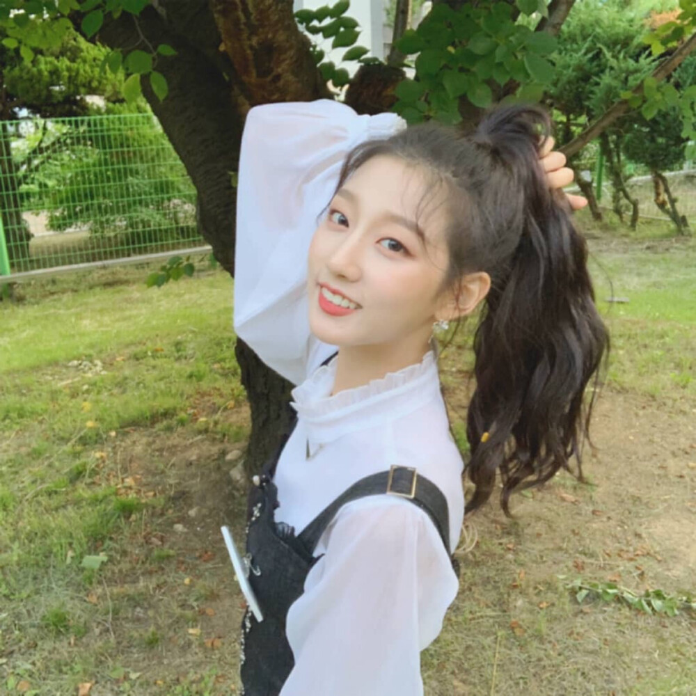 Lovelyz 郑艺仁