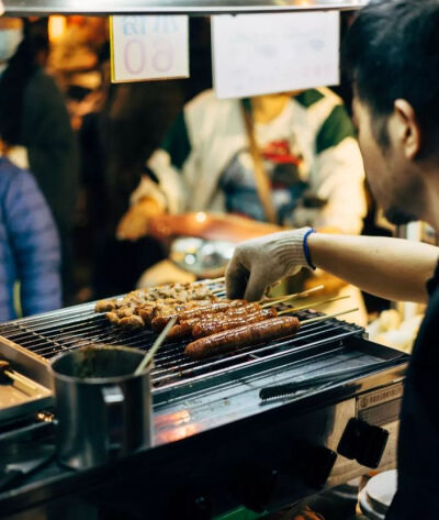 出自—台湾夜市里的大肠包小肠、胡椒饼、珍奶、炸鸡扒到底哪家才好吃？
作者:KLOOK客路旅行