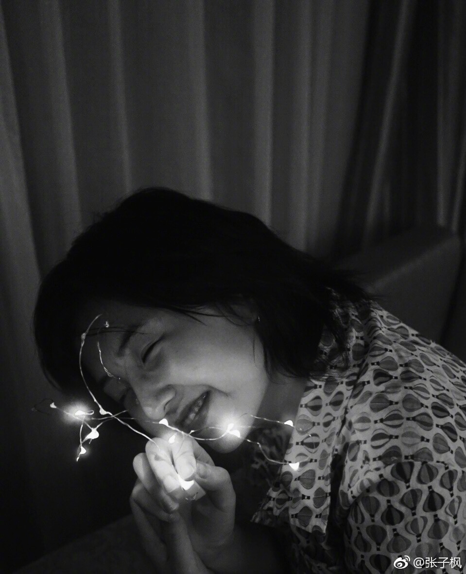 张子枫港风ins可爱俏皮生活