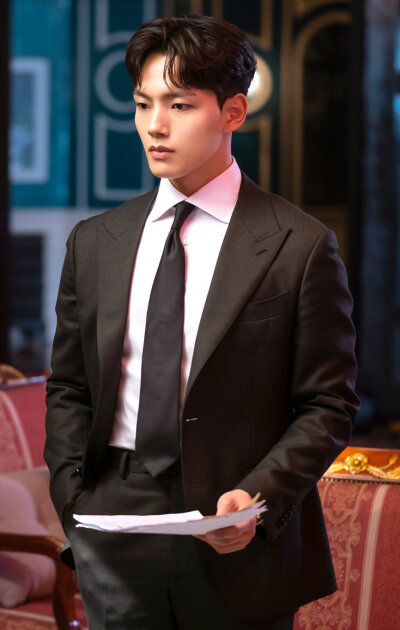 吕珍九（饰具灿星）